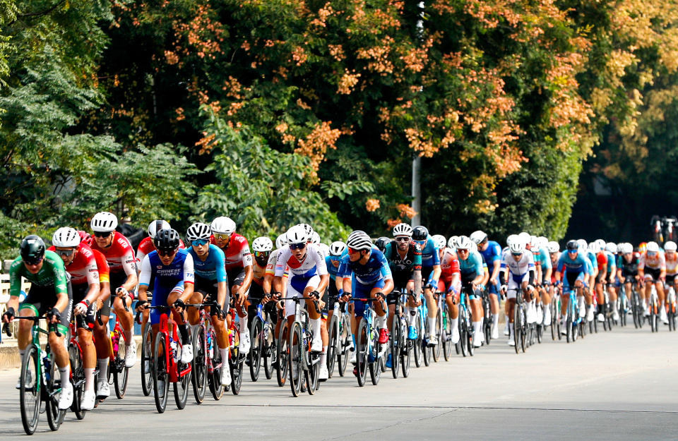 比赛中骑行, om, om 比赛中骑行, om, om